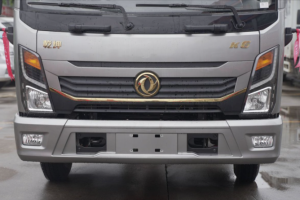 实车亮相 惊艳登场｜东风乾坤门店品鉴，解锁高端轻卡硬核实力