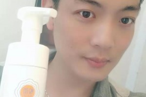 <strong>悦蕾玫瑰莹润净颜慕斯：温和清洁保湿肌肤 改善干燥敏感肤质</strong>