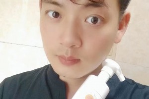 悦蕾玫瑰莹润净颜慕斯：油皮型男深层清洁肌肤新选择