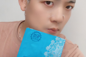 悦蕾冰泉焕颜蚕丝面膜：熟龄肌肤的青春焕彩之选