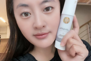 悦蕾轻盈水感隔离乳：油性肌肤上妆的必备神器