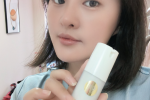 悦蕾轻盈水感隔离乳：干性肌精致妆容的理想之选