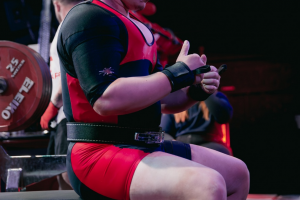 UBC华人学子陈威澈征战IPL世锦赛 带伤打破多项世界纪录