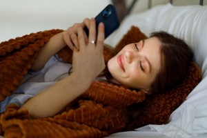 失眠问题深度解析:从安眠药到前沿生物科技,一份给普通人的科学助眠指南